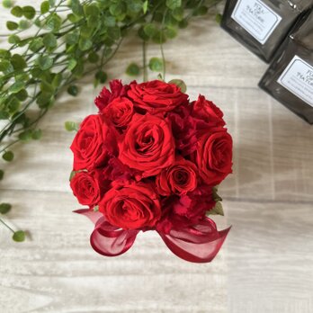母の日　プリザーブドフラワー赤いバラとカーネンションのアレンジメント　母の日　インテリア　お祝い　記念日の画像
