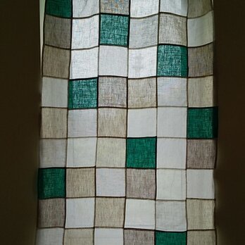♥エメラルドグリーン♥人気カラー♥リネンのランダムパッチワークカーテン　の画像