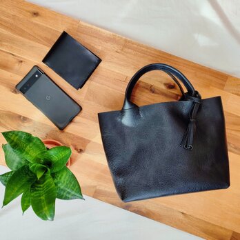 【イタリアンレザー】手縫いのミニトートバッグ（コンパクト/シンプル/メンズ/レディース/ミニバッグ/プレゼント）ブラックの画像