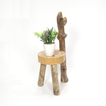 【温泉流木】椅子型かわいい丸太の飾り台スタンド010かっこいい削れ枝 置台 ミニ花台 流木インテリアの画像