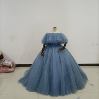送料無料！ダスティーブルーカラードレス　ボリュームチュールケープ　ウエディングドレスの画像