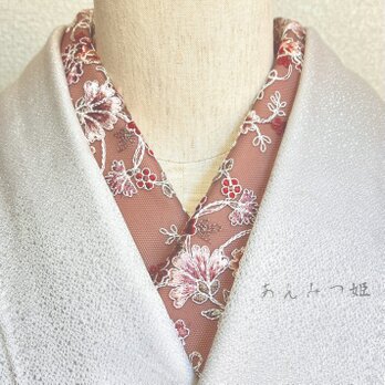 洗える刺繍半衿 くすみピンクと赤い花の画像