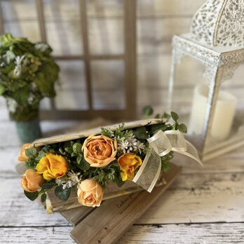 黄色のバラのbookフラワーアレンジメント　母の日　インテリア　プレゼント　記念日　ギフト　バラのアレンジメンの画像