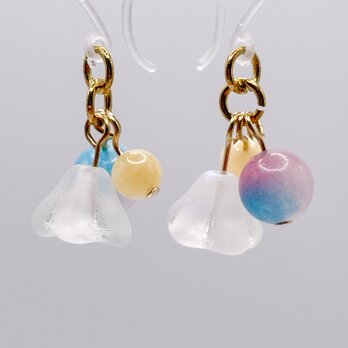 キャンディジェイド＆鈴蘭の天然石ピアス（イヤリング/チャーム）｜i-009の画像