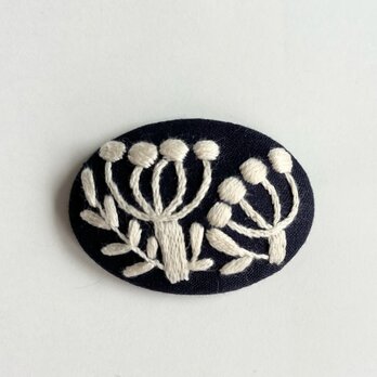北欧風草花の刺繍ブローチ(hokuo）の画像