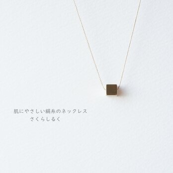100【ヘマタイト】ゴールドキューブ14kgf 肌にやさしい絹糸のネックレスの画像