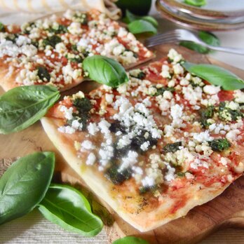 有機野菜の手作り天然酵母ピザ＜綾バジルマルゲリータ＞の画像