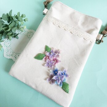 紫陽花の立体ビーズ刺繍スマホショルダーの画像