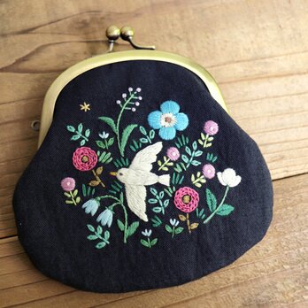 手刺繍のがま口『鳥と草花』財布・ポーチ【受注生産】の画像