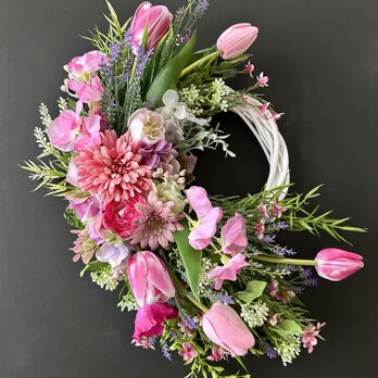 TULIP wreathの画像