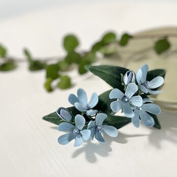 布花　幸せの青い花、ブルースターのブローチの画像