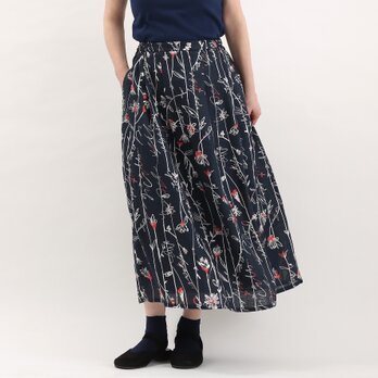 #427タックギャザースカート(紺x花)の画像