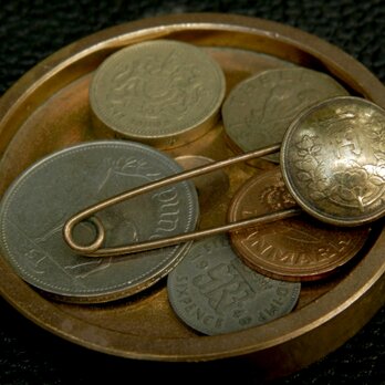 ＃B82　Old Japan Coin Broochの画像