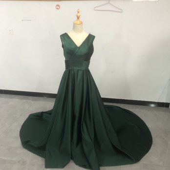 即納！高品質！グリーン いサテンロングワンピース クラシカル エレガント トレーン 二次会ドレスの画像