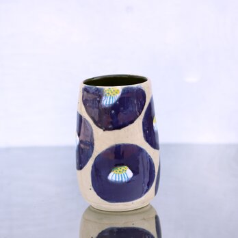 コバルトブルー釉による椿花の花器の画像
