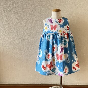 子供　浴衣地ひかえめフレアーワンピース　注染ちょうちょ（水色地）　80-130サイズ〈受注製作〉の画像
