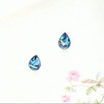 ブルー螺鈿のぷっくり雫のピアスイヤリングの画像