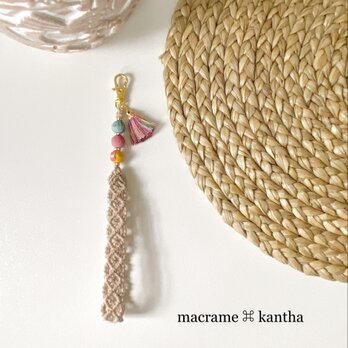 macrame ⌘ kantha カンタビーズマクラメレース　小さなタッセル付きストラップ［デザインC］の画像