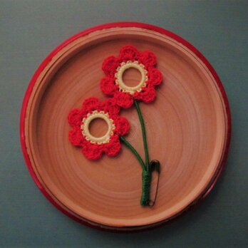 二輪の花ブローチ　フラット 赤  かぎ針編みレースの画像
