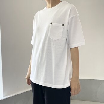 【ユニセックス】レザーパッチ&リベット付 ビッグシルエットTシャツ【ホワイト】の画像