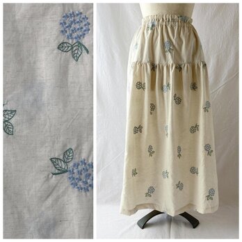 レディのためのティアードスカート：85cm（紫陽花刺繍：生成り×ベビーブルー）の画像