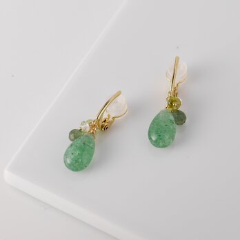 #953E　Strawberry Quartz Green Mix　soft-touch earringsの画像