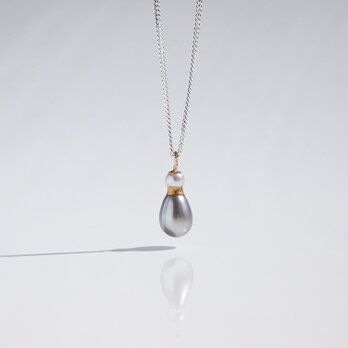 香水瓶のような金継ぎパールのネックレス 40cm  silver925  小さなドロップパール　ペンダントの画像