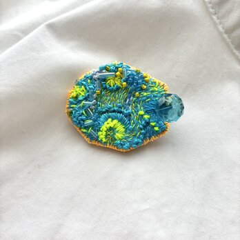 "summer crayon doodle"  夏のクレヨンで描いたみたいな   タカッケイ刺繍ブローチの画像