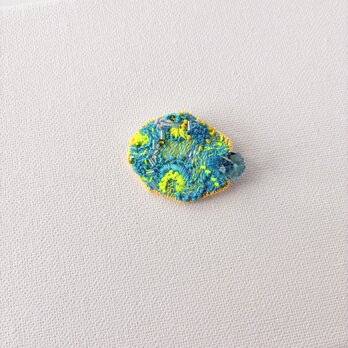 "summer crayon doodle"  夏のクレヨンで描いたみたいな   タカッケイ刺繍ブローチ