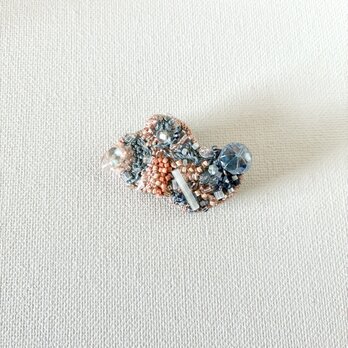 "ukou" 雨香〜pink /blue〜 刺繍ブローチ