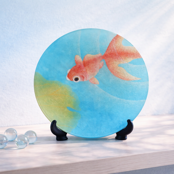 ガラス製飾り皿　金彩ガラス皿　「游」　金魚　丸形
