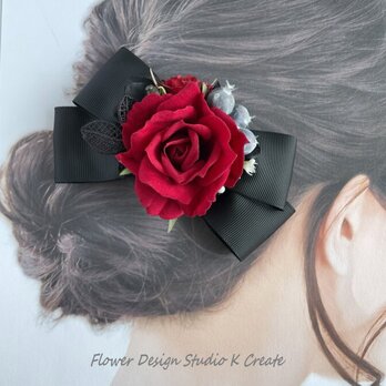 赤い薔薇とブルーベリーのヘアクリップ　赤　バラ　髪飾り　紫陽花　リボン　ダンス　発表会　結婚式の画像