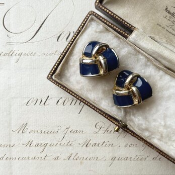 Navy classic earringsの画像