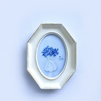 コラージュアートフォト（青い花を載せる女）フレーム付きの画像