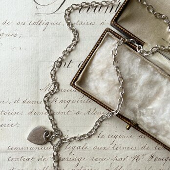 Silver necklace with heart charmsの画像