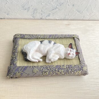 木彫りの寝・飯猫の置物（愛猫）の画像
