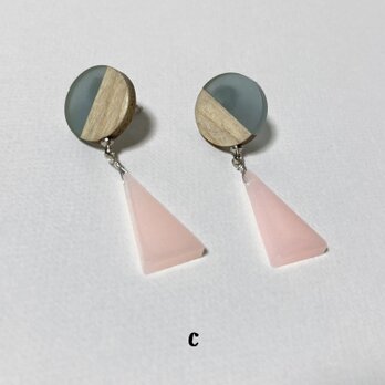 木と樹脂のカラフルなピアス