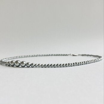 貝ベビーパールミニグラデーションショートネックレス/3x7mm約41cm/グレー/R/made in japanの画像
