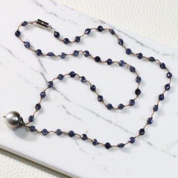 ブルーサファイヤと南洋真珠のネックレスの画像