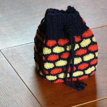 手編み　引き上げ模様の巾着バックの画像