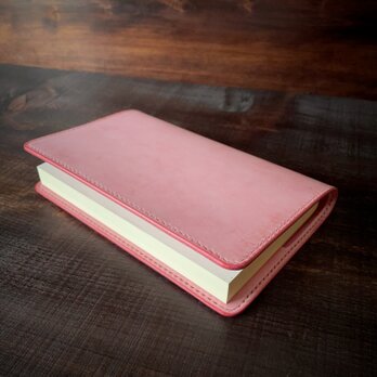 《新書判サイズ》レザーブックカバー（Fuxia）の画像
