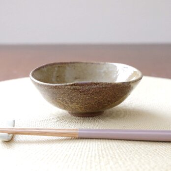 【SALE】藁灰釉の三つ葉小鉢の画像