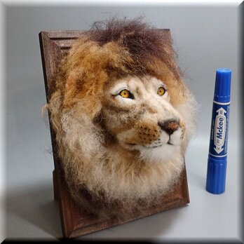 羊毛フェルト　ライオン　額縁入りライオン　ライオンフィギュアの画像