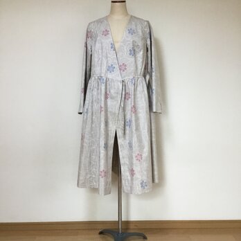 白大島紬からカシュクールワンピース　　　着物リメイクの画像