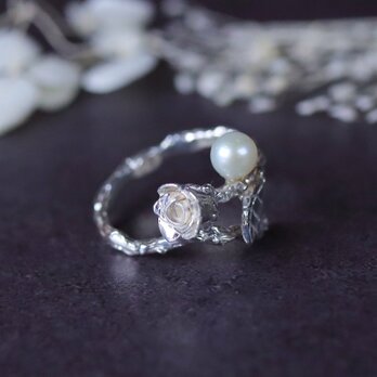 【運命の一輪 白薔薇】淡水パールのシルバー925リング フリーサイズ　真珠の画像