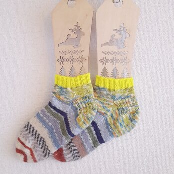 ウールの手編み靴下「初夏の山」の画像