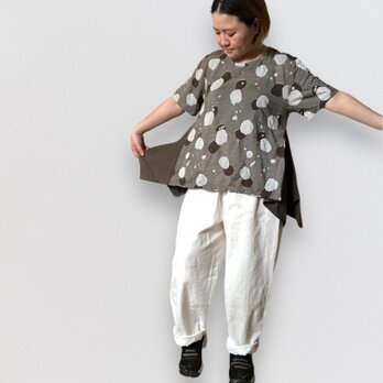 配色の揺れる裾が大人っぽい水玉柄フィッシュテールTシャツ綿カットソーLサイズの画像