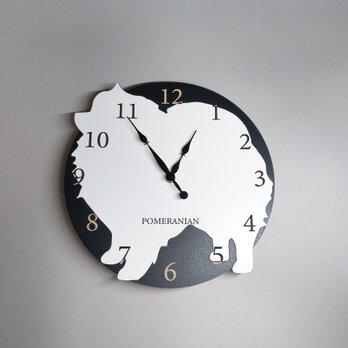 名前入れ ワンちゃん はみ出し壁掛け時計 ポメラニアン　白  静音時計の画像