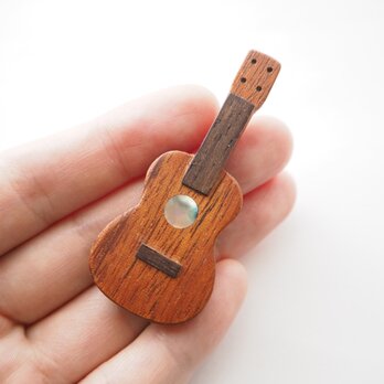 楽器と同じ材料で制作したukuleleブローチ ペンダント　アバロン貝verの画像