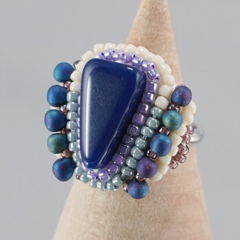 スカーフ留めにも おしゃべりな指輪153 フリーサイズ　ビーズ刺繍のリング　ブルー　おおぶりリングの画像